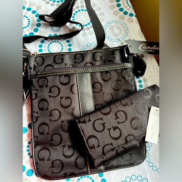 Candie's Handbags - NEW- G logo Crossbody 
Grey & Black
Silver Hardware